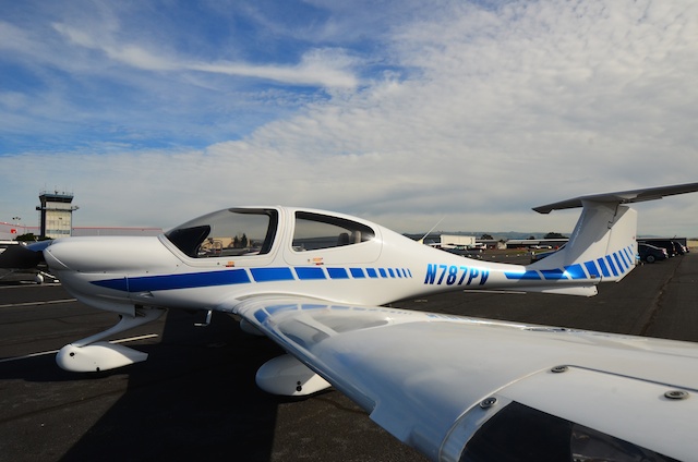 da40 n787pv side view.jpg